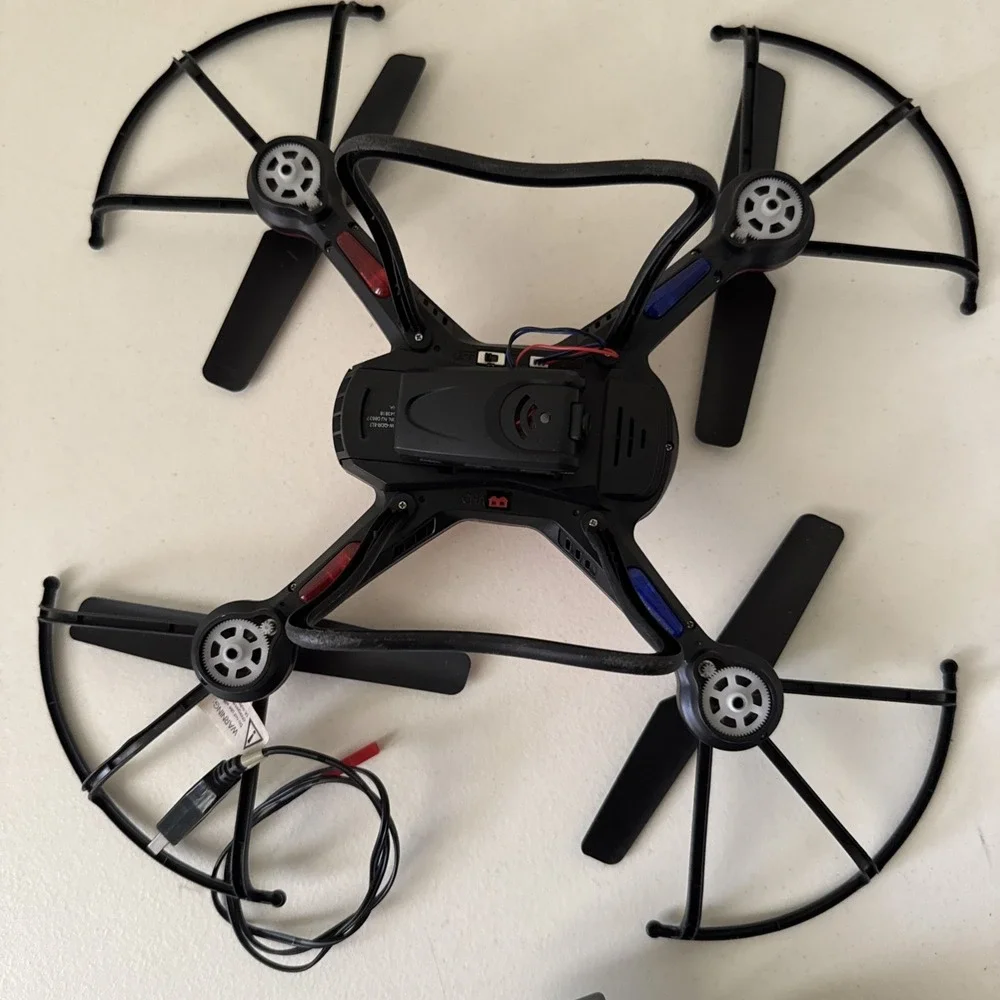 Quadrone Elite-Cam 2.4Ghz 1000' RC Camera Drone with Box - No Remote